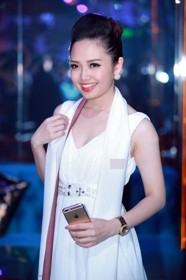 Jennifer Phạm nh&iacute; nhảnh chu m&ocirc;i h&ocirc;n Thanh Thảo 11