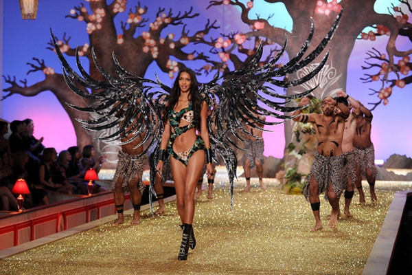 Bí quyết để có đôi chân thon gọn của các Thiên thần Victoria's Secret 5