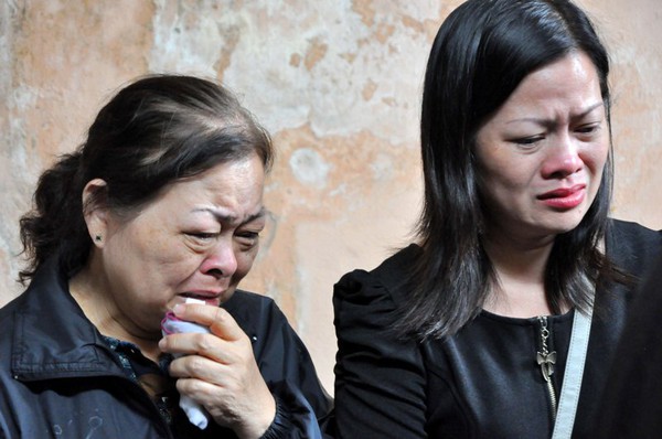 Người thân đau đớn đón di hài 3 mẹ con người Việt tử nạn trên chuyến bay MH17 10
