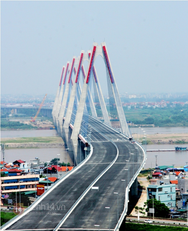 Cận cảnh cầu Nhật Tân - cây cầu dây văng dài nhất Việt Nam trước ngày thông xe 8