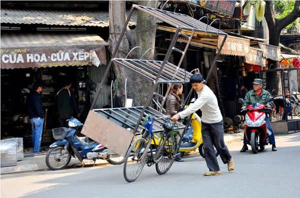 Chùm ảnh: Những chiếc xe đạp cũ "gánh gồng" mưu sinh giữa phố phường Hà Nội 12