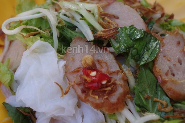 Sài Gòn: Lạ miệng với bánh ướt nem nướng 5