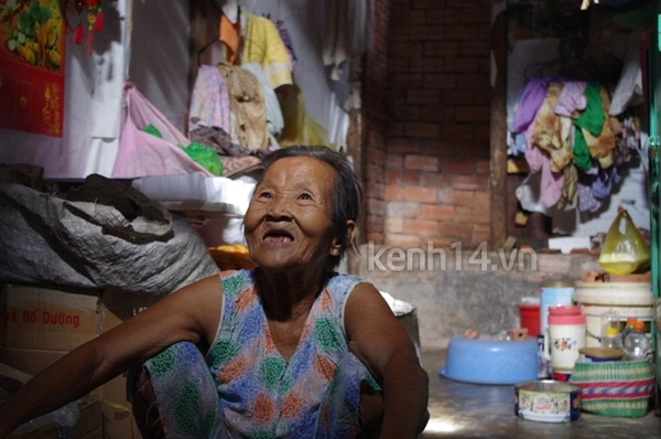 Xót thương hoàn cảnh cụ bà 80 tuổi cô độc giữa Sài Gòn 11