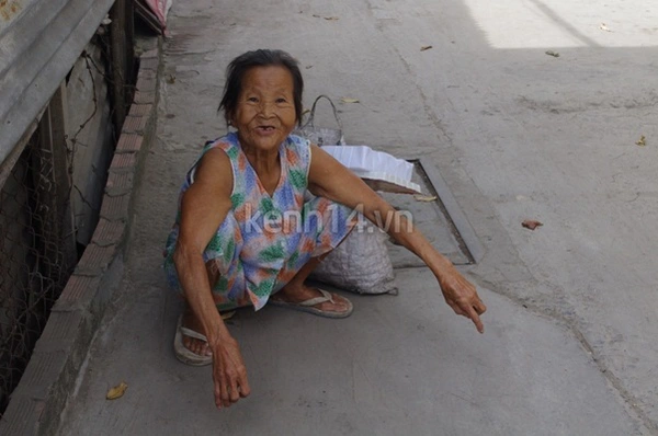 Xót thương hoàn cảnh cụ bà 80 tuổi cô độc giữa Sài Gòn 16