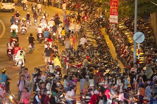 Sài Gòn: Rực rỡ sắc màu đêm pháo hoa đón năm mới 9