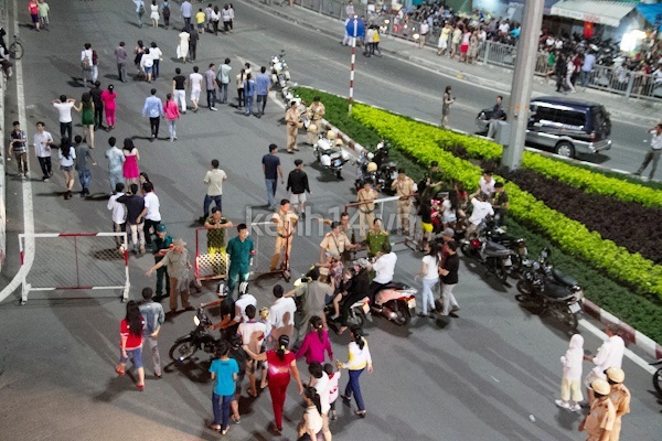 Sài Gòn: Rực rỡ sắc màu đêm pháo hoa đón năm mới 11