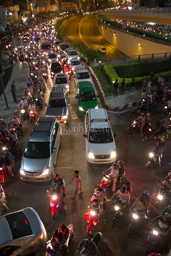 Sài Gòn: Rực rỡ sắc màu đêm pháo hoa đón năm mới 12
