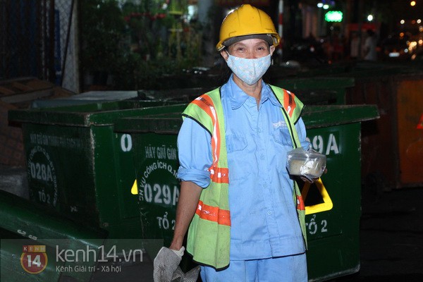 sinh-vien-bach-khoa-tp-hcm-phat-chao-mien-phi-cho-nguoi-ngheo