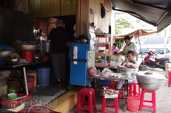 Ghé quán phở lâu đời trên đường Bà Huyện Thanh Quan 2