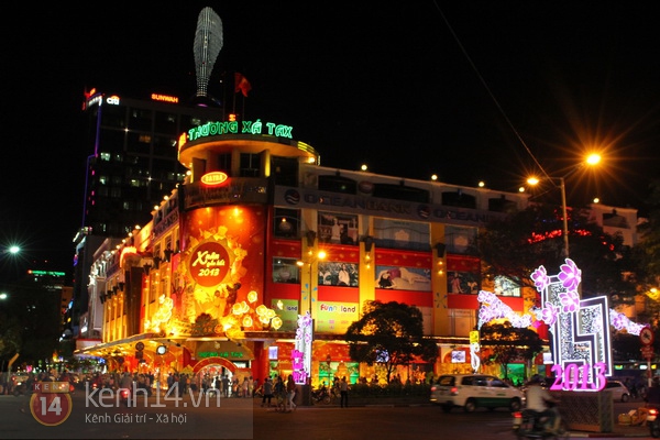 Sài Gòn: Lung linh những con đường mừng xuân mới 16