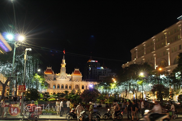 Sài Gòn: Lung linh những con đường mừng xuân mới 22