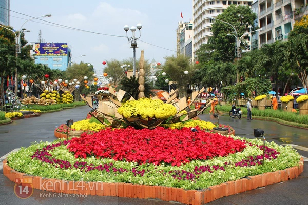 Những hình ảnh đầu tiên về đường hoa Nguyễn Huệ 2013 14