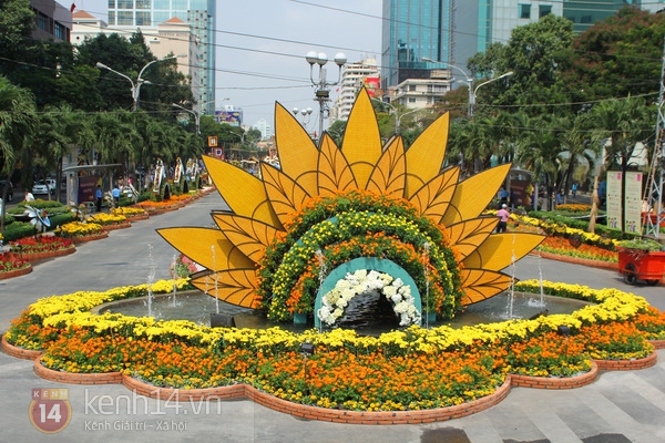 Những hình ảnh đầu tiên về đường hoa Nguyễn Huệ 2013 20