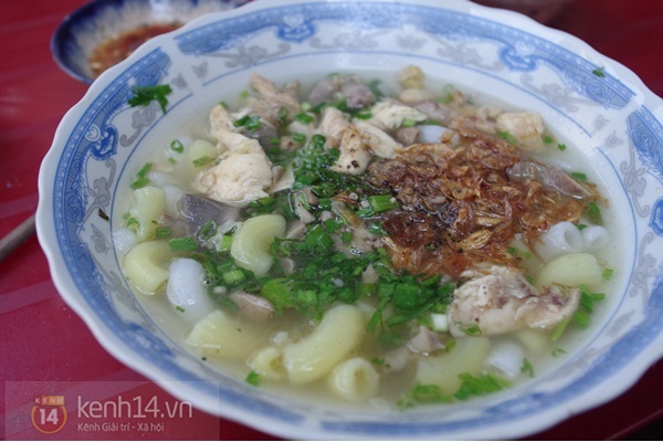 Sài Gòn: Đi ăn bánh canh – mì gà giá bình dân ở Trương Định 5