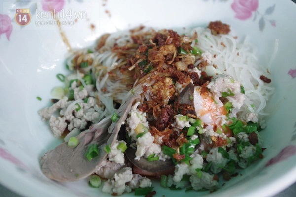 Sài Gòn: Đi ăn hủ tiếu nam vang – xí quách to “khổng lồ” 8