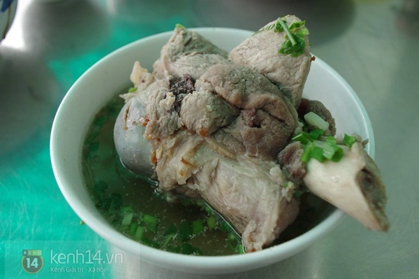 Sài Gòn: Đi ăn hủ tiếu nam vang – xí quách to “khổng lồ” 11