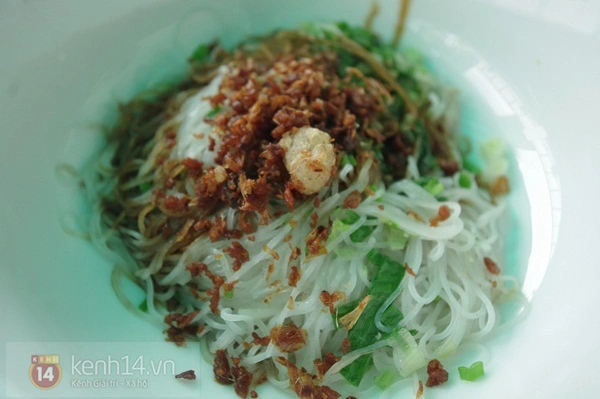 Sài Gòn: Đi ăn hủ tiếu nam vang – xí quách to “khổng lồ” 9