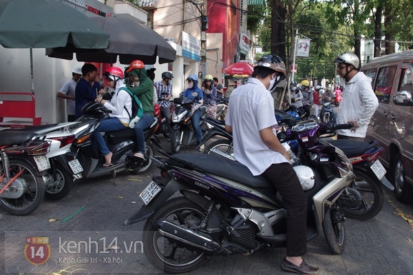 Người Sài Gòn “bốc cháy” vì nắng nóng 42 độ C 16