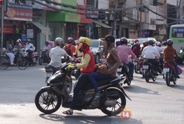 Người Sài Gòn “bốc cháy” vì nắng nóng 42 độ C 5