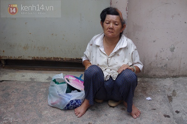 Ho&agrave;n cảnh đ&aacute;ng thương của cụ b&agrave; lượm ve chai chỉ c&ograve;n một nửa bộ n&atilde;o 14