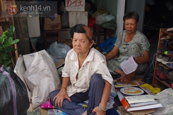 Ho&agrave;n cảnh đ&aacute;ng thương của cụ b&agrave; lượm ve chai chỉ c&ograve;n một nửa bộ n&atilde;o 10