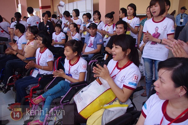 Nick Vujicic xúc động trước tình cảm của trẻ khuyết tật Việt Nam 11