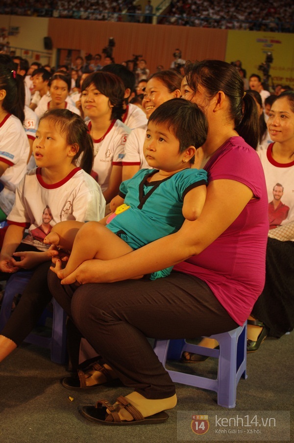 Nick Vujicic xúc động trước tình cảm của trẻ khuyết tật Việt Nam 20