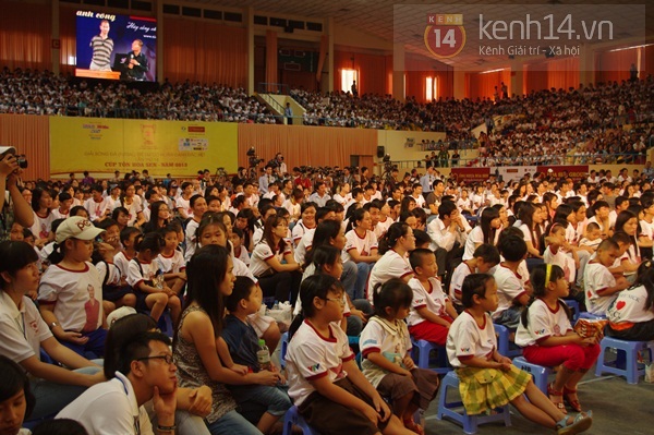 Nick Vujicic xúc động trước tình cảm của trẻ khuyết tật Việt Nam 13