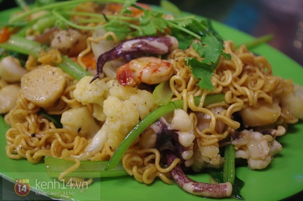 Đi ăn l&ograve;ng g&agrave; - trứng non ch&aacute;y tỏi si&ecirc;u ngon ở quận 7 7