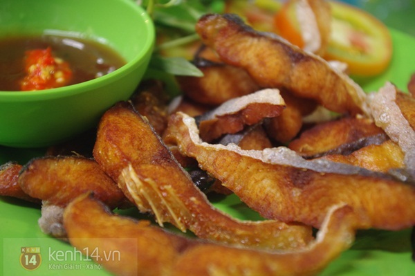 Đi ăn l&ograve;ng g&agrave; - trứng non ch&aacute;y tỏi si&ecirc;u ngon ở quận 7 18