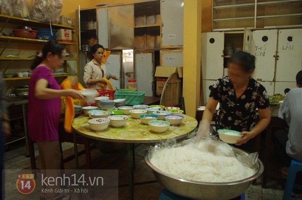 Hàng ngàn người tham gia bữa ăn tập thể nhân ngày Vu Lan báo hiếu 9