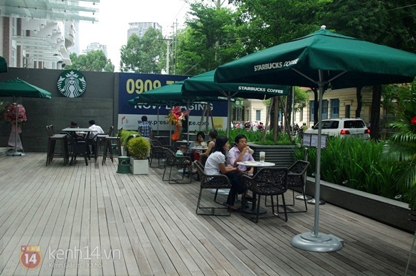 Teen chán “check in”, Starbucks thứ 2 tại SG khai trương trong vắng vẻ 4 Teen chán “check in”, Starbucks thứ 2 tại SG khai trương trong vắng vẻ 4