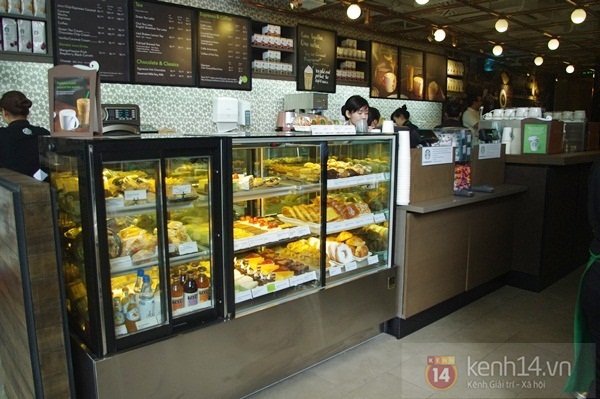 Teen chán “check in”, Starbucks thứ 2 tại SG khai trương trong vắng vẻ 7 Teen chán “check in”, Starbucks thứ 2 tại SG khai trương trong vắng vẻ 7