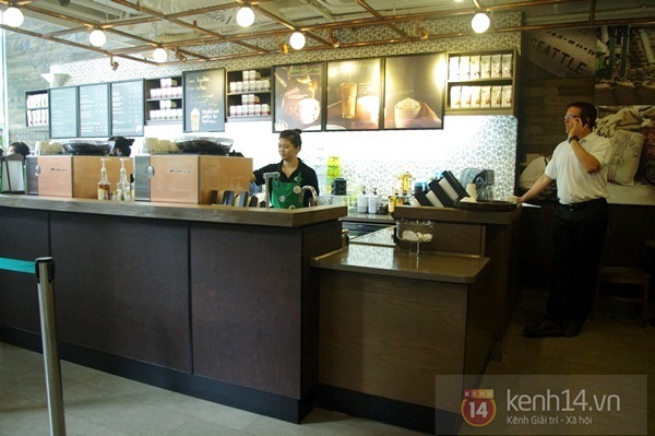Teen chán “check in”, Starbucks thứ 2 tại SG khai trương trong vắng vẻ 9 Teen chán “check in”, Starbucks thứ 2 tại SG khai trương trong vắng vẻ 9