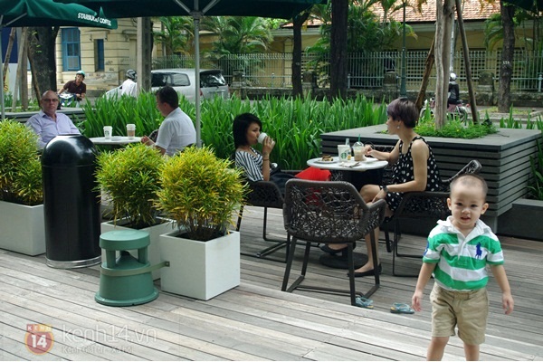 Teen chán “check in”, Starbucks thứ 2 tại SG khai trương trong vắng vẻ 3 Teen chán “check in”, Starbucks thứ 2 tại SG khai trương trong vắng vẻ 3