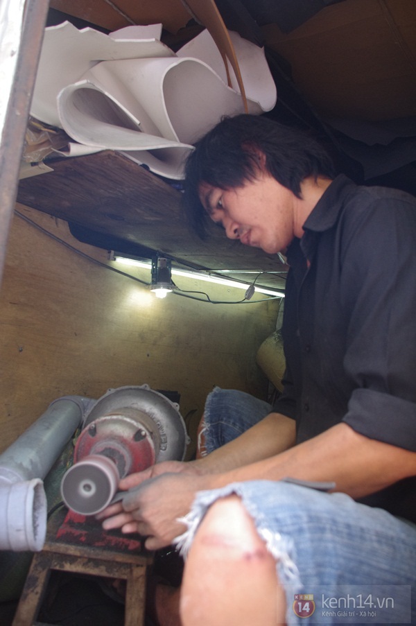 Người thợ sửa giày vỉa hè với chiếc xe tải “sang chảnh” giữa Sài Gòn 8