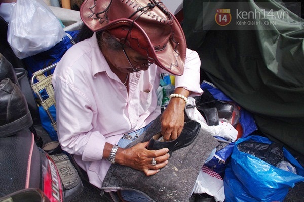 Người thợ sửa giày vỉa hè với chiếc xe tải “sang chảnh” giữa Sài Gòn 3