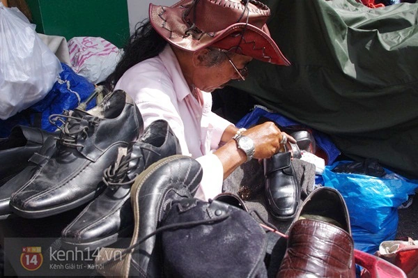 Người thợ sửa giày vỉa hè với chiếc xe tải “sang chảnh” giữa Sài Gòn 12