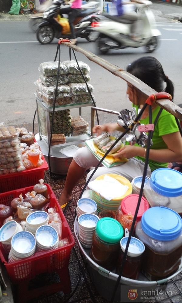 Sài Gòn: Khám phá hàng đồ cuốn siêu hấp dẫn ở khu Lê Văn Sỹ 1