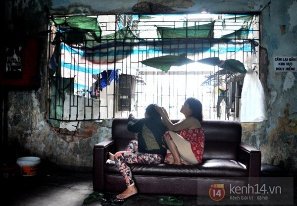 Cuộc sống nặng nề bên trong khu chung cư xập xệ nhất Sài Gòn 24