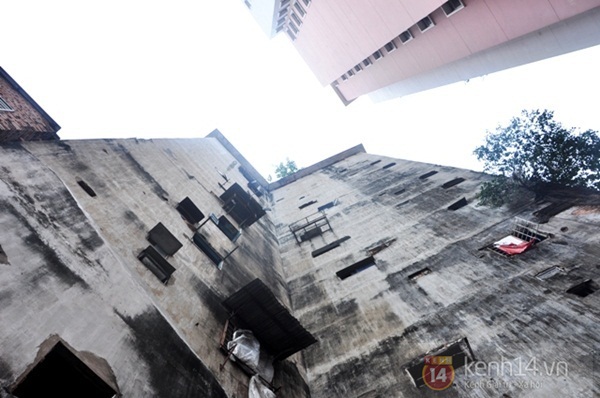 Cuộc sống nặng nề bên trong khu chung cư xập xệ nhất Sài Gòn 9