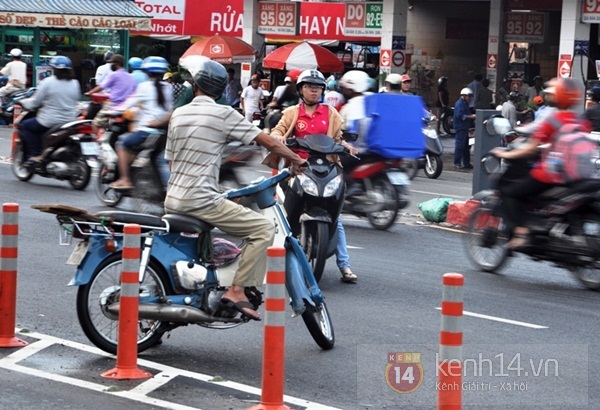 Trêu ngươi tử thần tại cầu vượt độc đáo nhất Sài Gòn 19