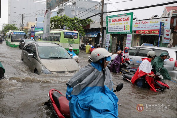 TP.HCM "ch&igrave;m" trong biển nước v&agrave;o s&aacute;ng 7/11 42