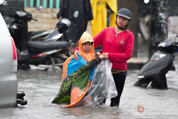 TP.HCM "ch&igrave;m" trong biển nước v&agrave;o s&aacute;ng 7/11 29