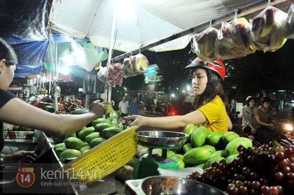 Cuộc sống về đ&ecirc;m tại khu chợ l&agrave;ng đại học Thủ Đức - S&agrave;i G&ograve;n 5