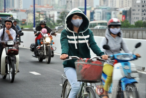 Người dân Sài Gòn thích thú “co ro” trong cái lạnh 23 độ C 8