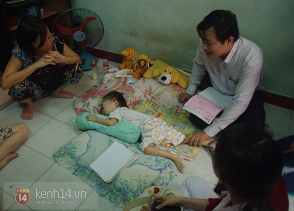 Đau x&oacute;t trước b&agrave;n thờ em b&eacute; mang bệnh ung thư m&aacute;u vẫn c&ograve;n tỉnh t&aacute;o 10