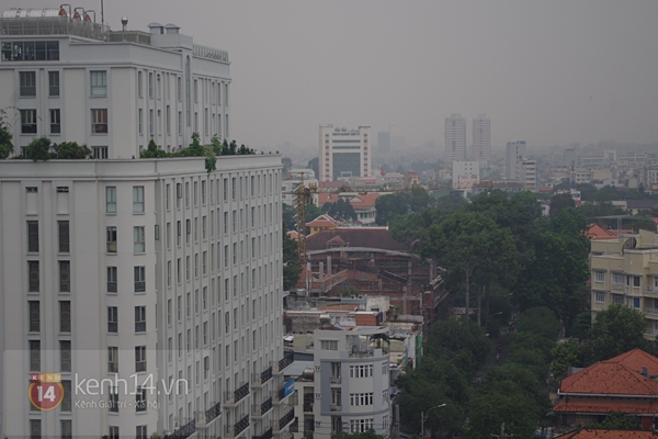 Toàn Sài Gòn mờ ảo dưới sương mù lúc 3h chiều 5