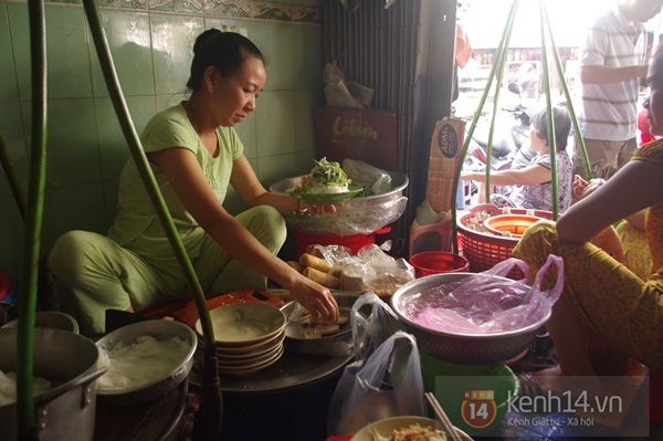 Ngon, rẻ với hàng bánh ướt lâu năm nhất Sài Gòn 3