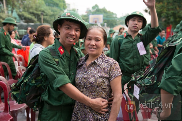Nước mắt, nụ cười trong ngày nhập ngũ của hơn 2.000 thanh niên Sài Gòn 11